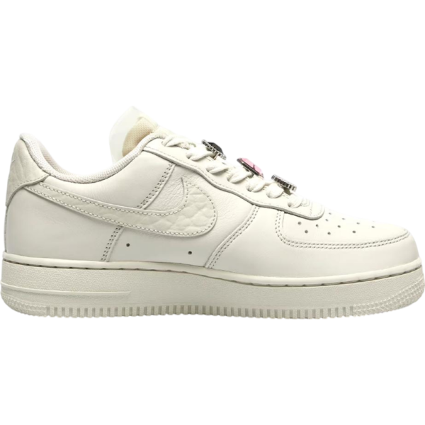 Nike Air Force 1 Bling Light Bone (Women's) Nike Air Force 1 Bling Light Bone (Women's) - DN5463-001 - Acquista su Shoes Clothing Store