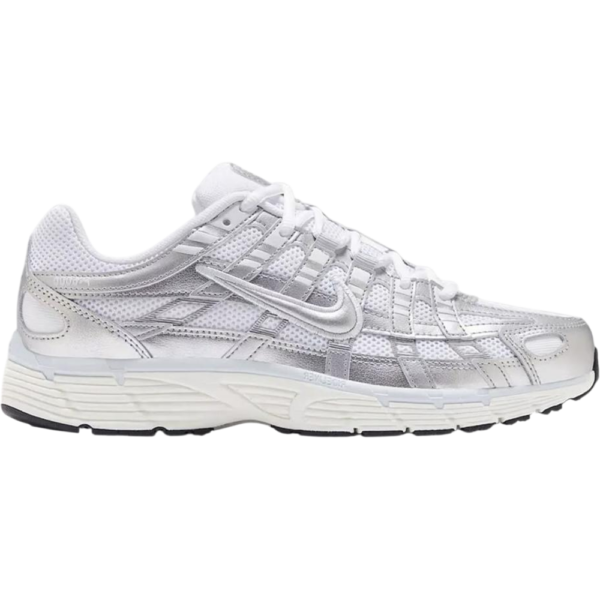 Nike P-6000 White Blue Tint Sail Metallic Silver (Women's) Nike P-6000 White Blue Tint Sail Metallic Silver (Women's) - BV1021-106 - Acquista su Shoes Clothing Store